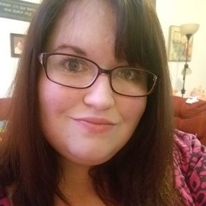 Meet your Posher, Lora